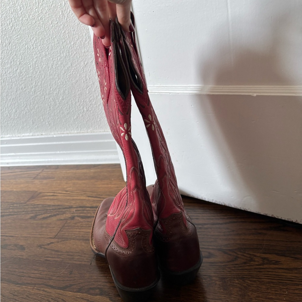 Ariat Red and Tan Western Cowboy Boots with Floral Embroidery - Picture 4 of 6